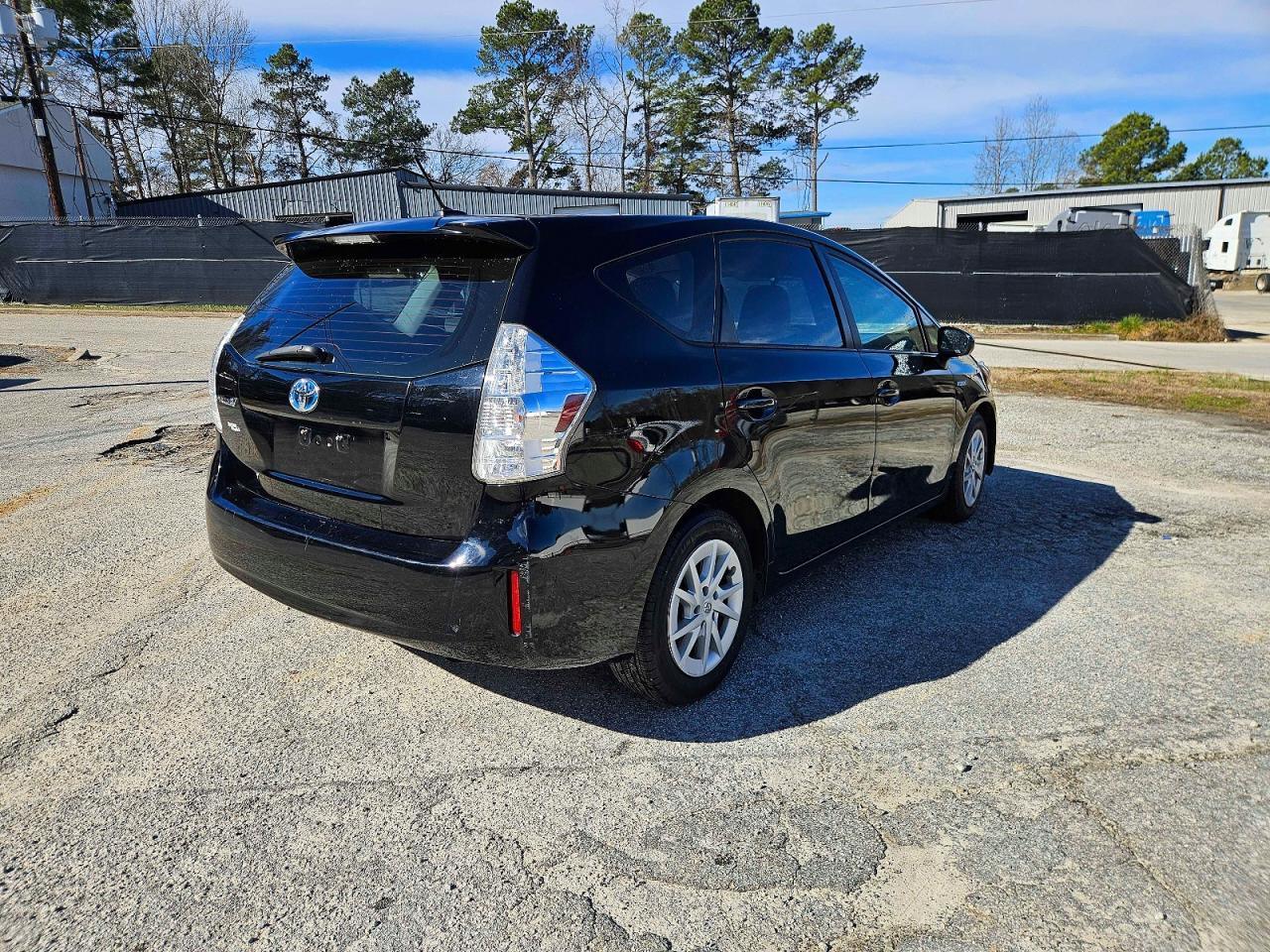 2012 Toyota Prius V - Image 4