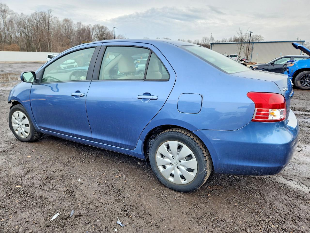 2009 Toyota Yaris - Image 2