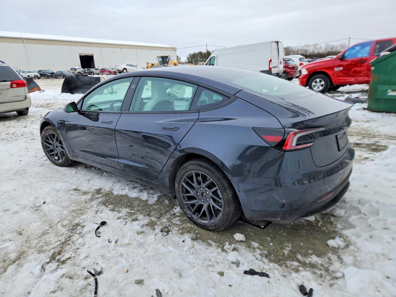 2026 Tesla Model 3 - Фото 2