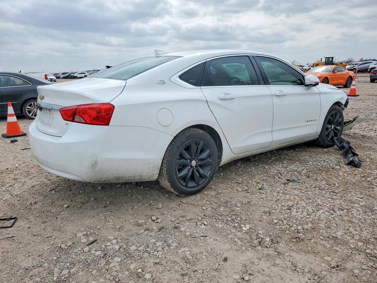 2017 Chevrolet Impala Lt - Фото 3