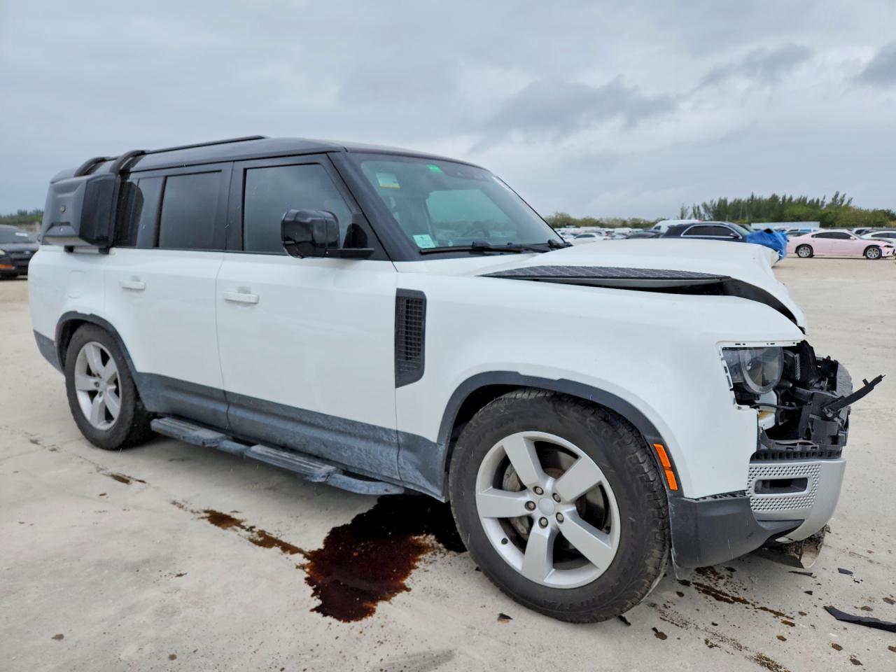 2024 Land Rover Defender 130 S - Фото 4