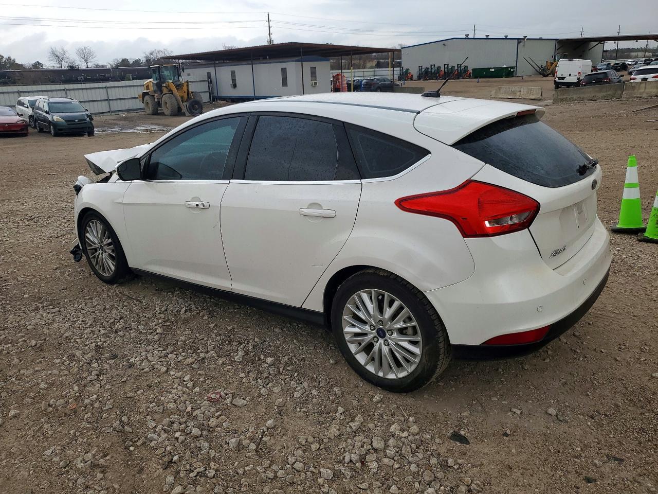 2015 Ford Focus Titanium - Фото 2