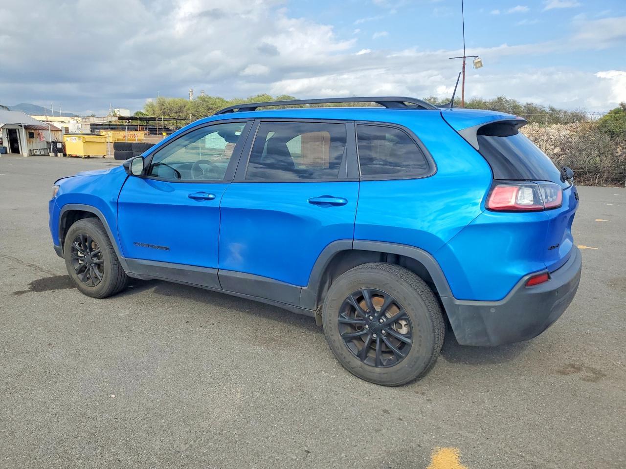 2023 Jeep Cherokee Altitude Lux - Image 2