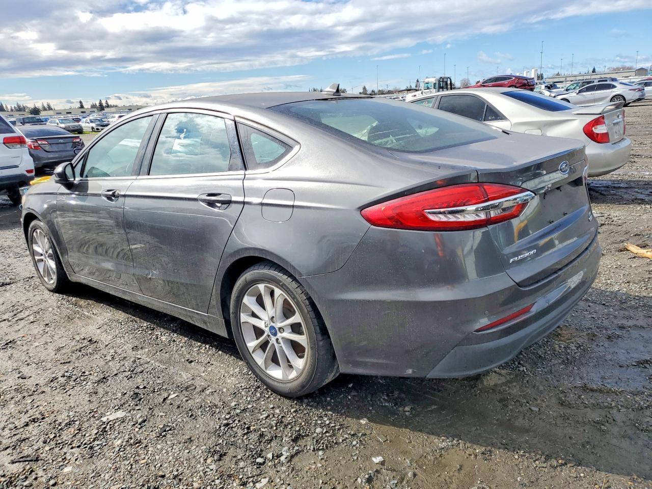2020 Ford Fusion Se - Фото 2