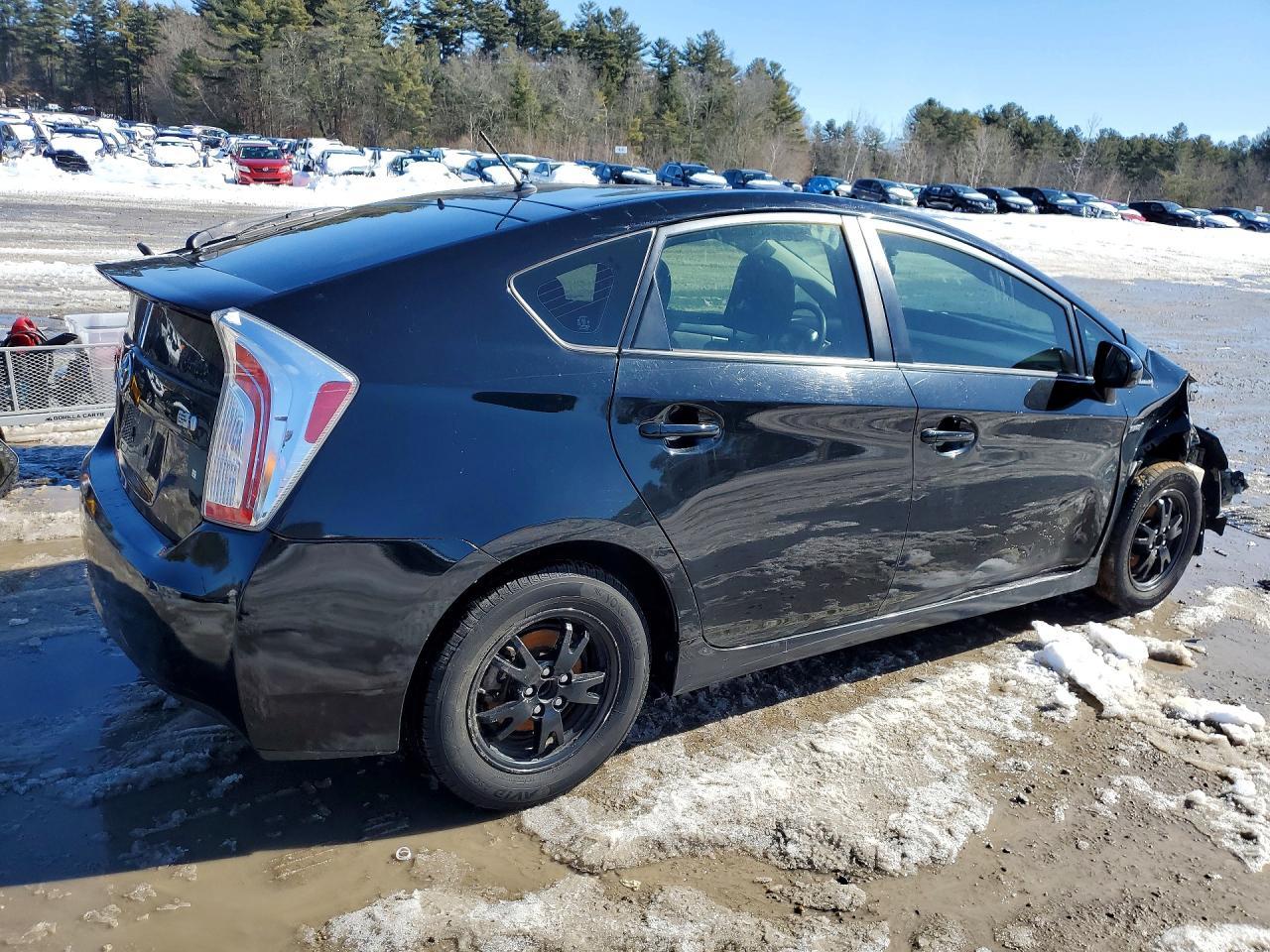 2013 Toyota Prius Two - Фото 3