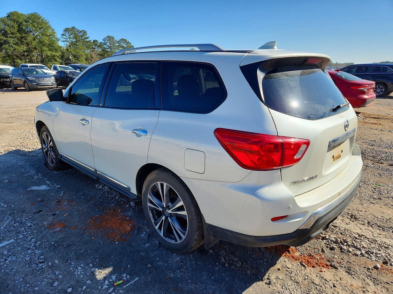 2019 Nissan Pathfinder S - Фото 2