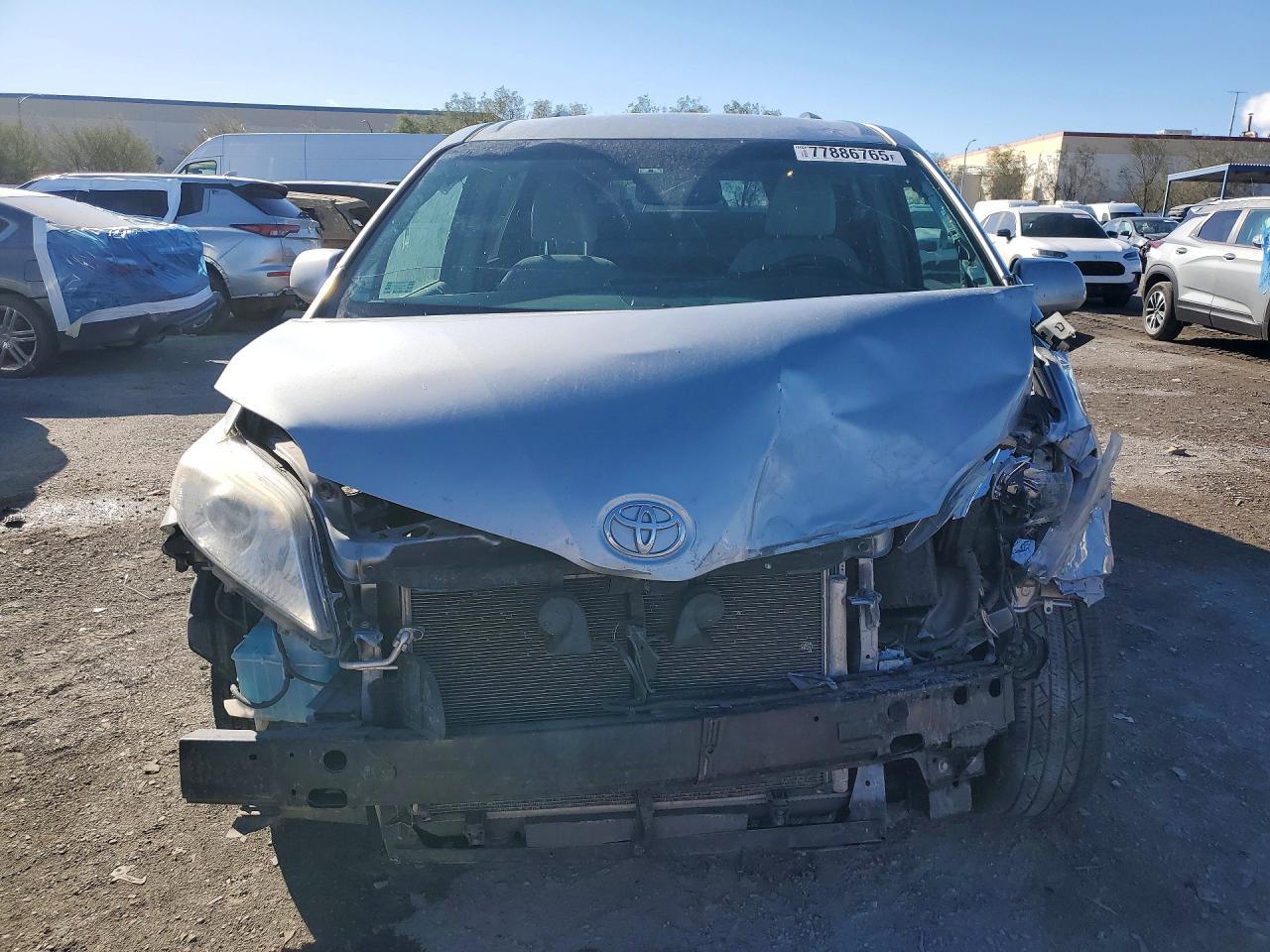 2015 Toyota Sienna Le - Image 5