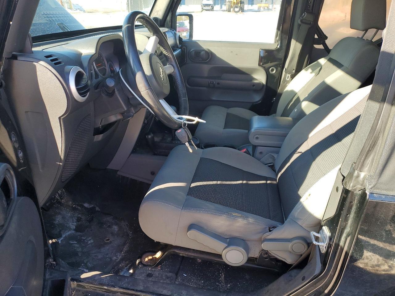 2010 Jeep Wrangler Sahara - Фото 7