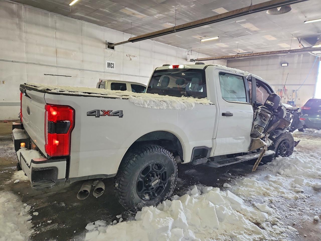 2024 Ford F350 Super Duty - Фото 3