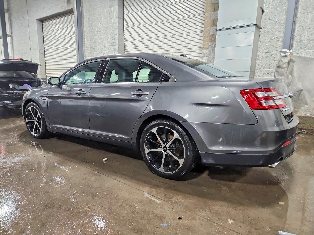2016 Ford Taurus Limited - Фото 2