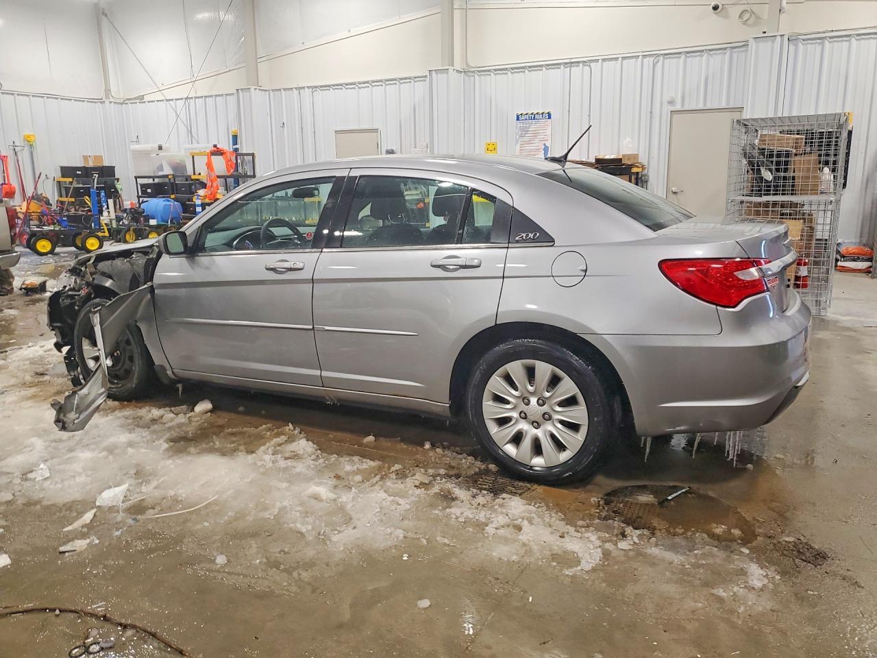 2013 Chrysler 200 Lx - Фото 2