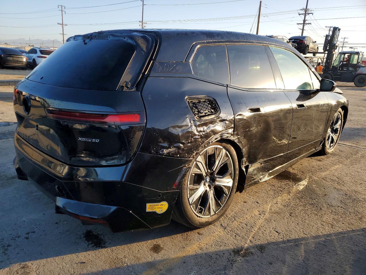 2022 BMW Ix xDrive50 - Фото 3