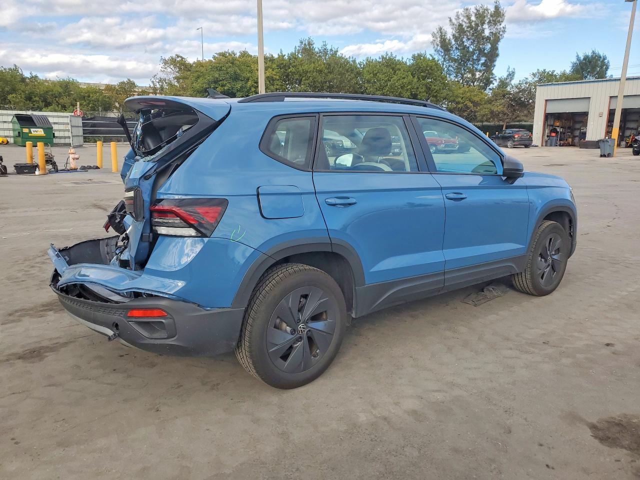 2025 Volkswagen Taos S - Фото 3