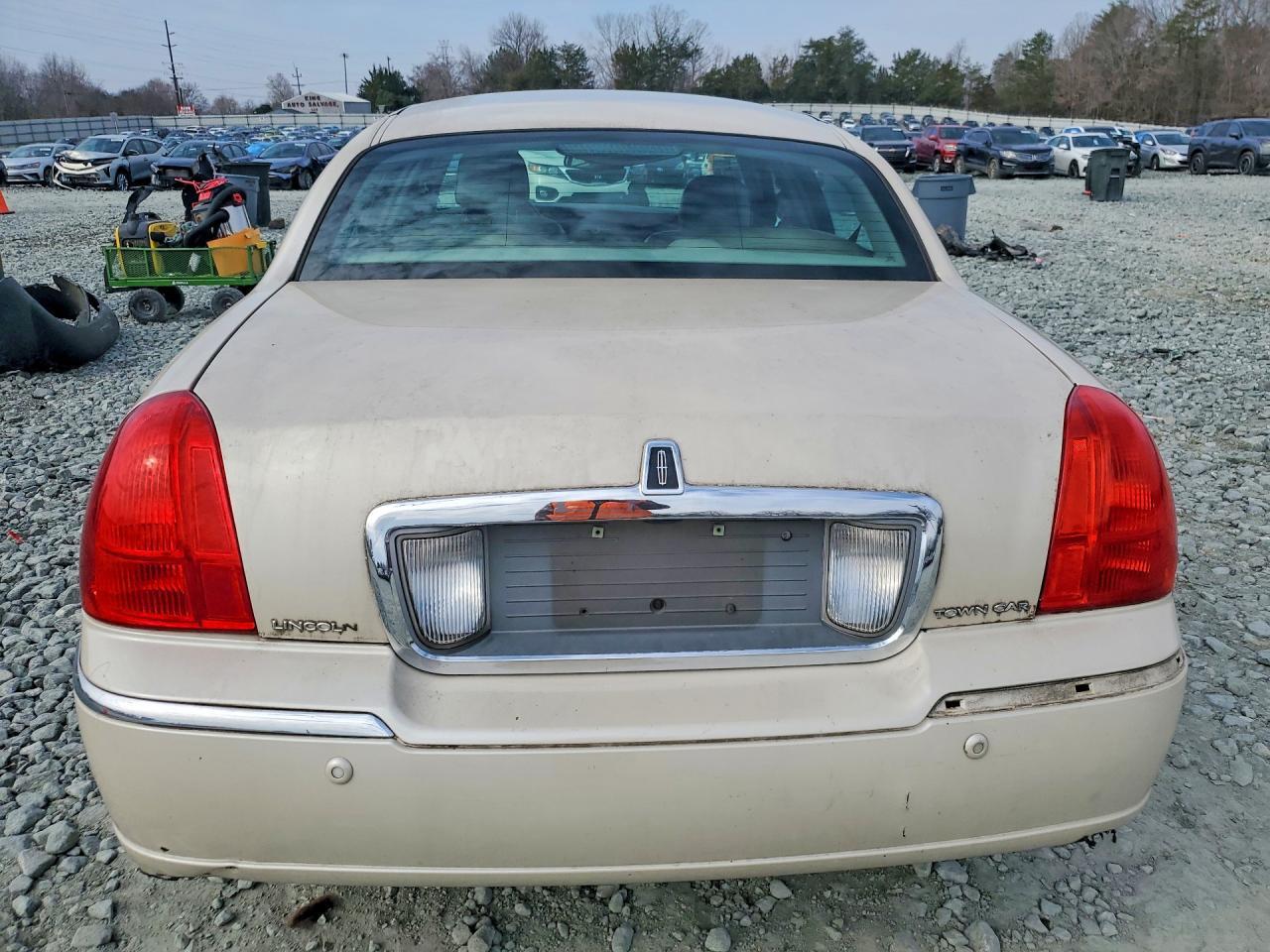 2003 Lincoln Town Car Signature - Фото 6