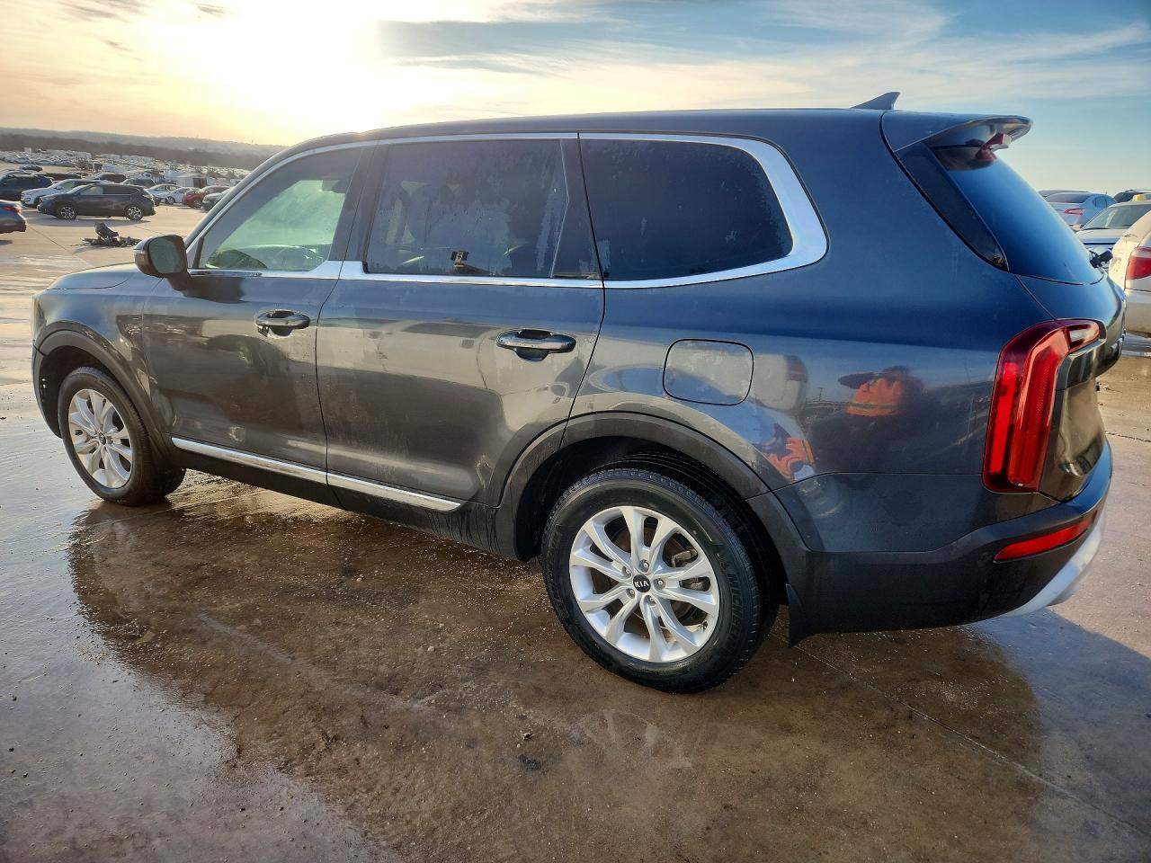 2020 Kia Telluride Lx - Image 2