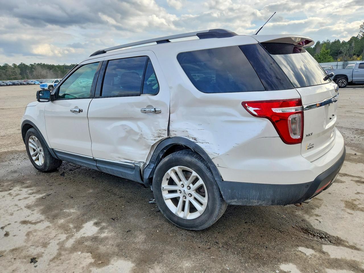 2015 Ford Explorer Xlt - Фото 2