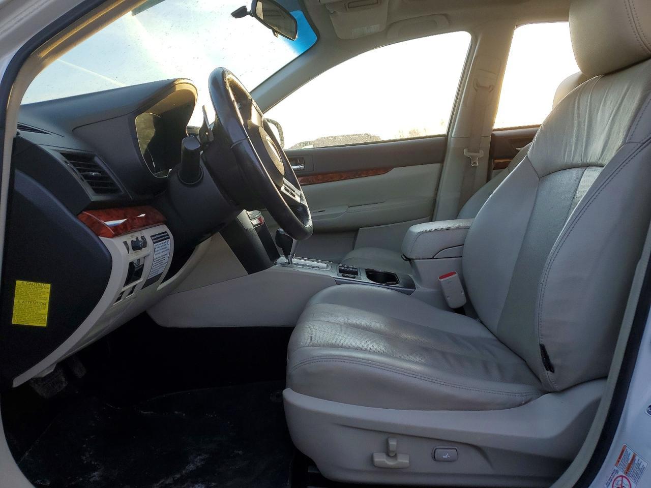 2010 Subaru Legacy 2.5I Limited - Фото 7