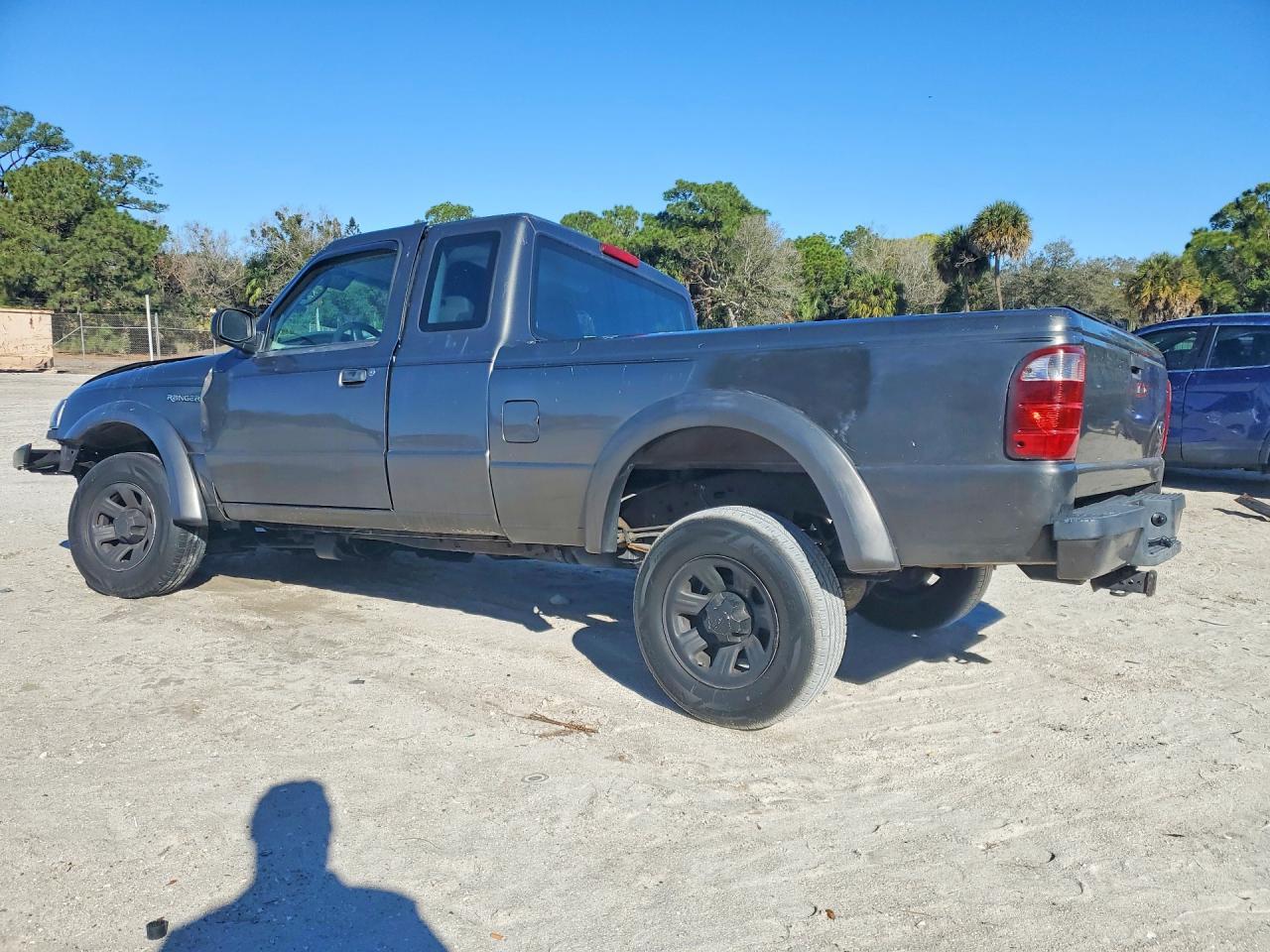 2004 Ford Ranger Super Cab - Image 2