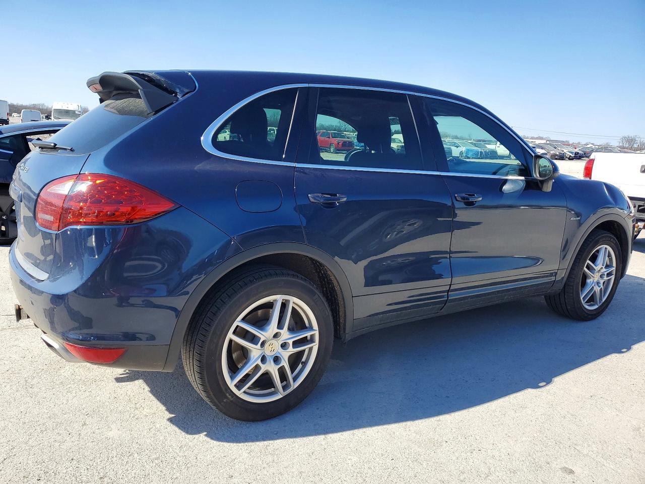 2013 Porsche Cayenne - Image 3