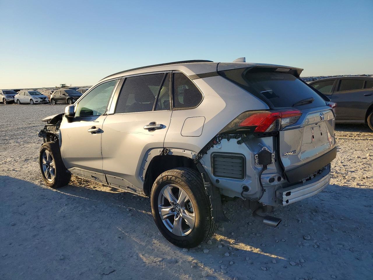 2024 Toyota Rav4 Xle - Фото 2