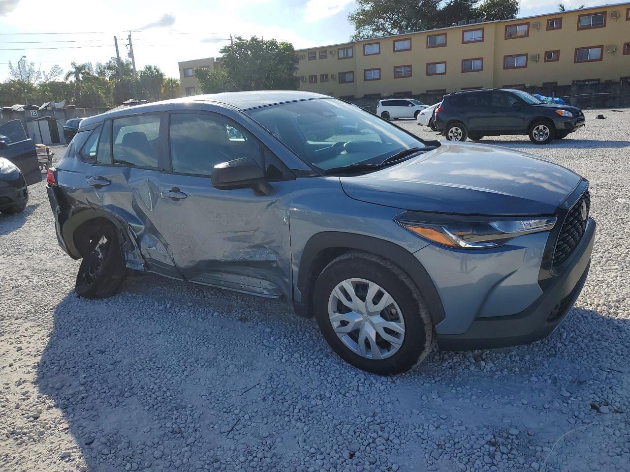 2024 Toyota Corolla Cross L - Фото 4