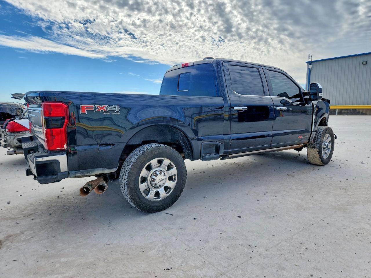 2023 Ford F250 Super Duty - Фото 3