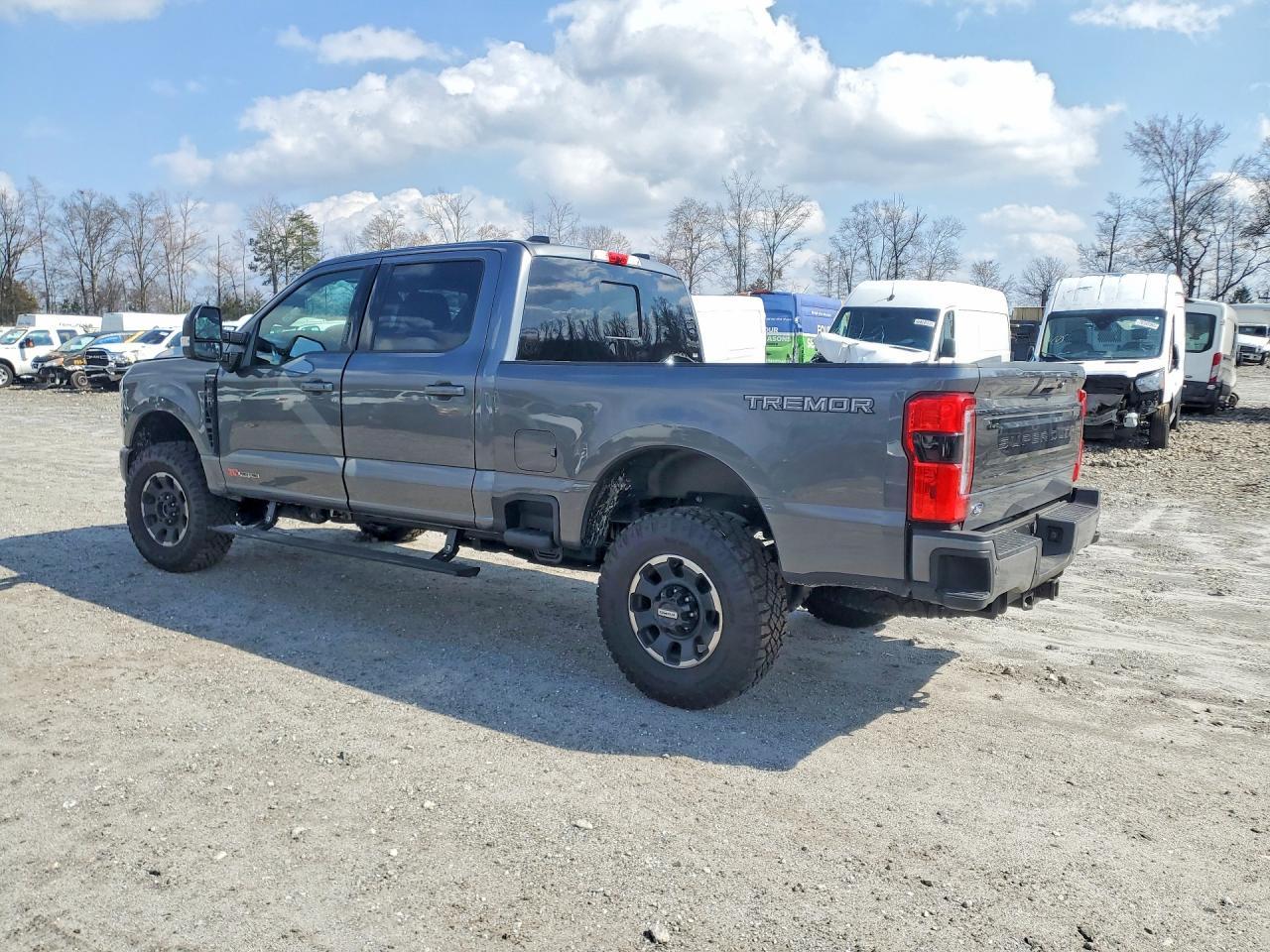 2026 Ford F350 Super Duty - Фото 2