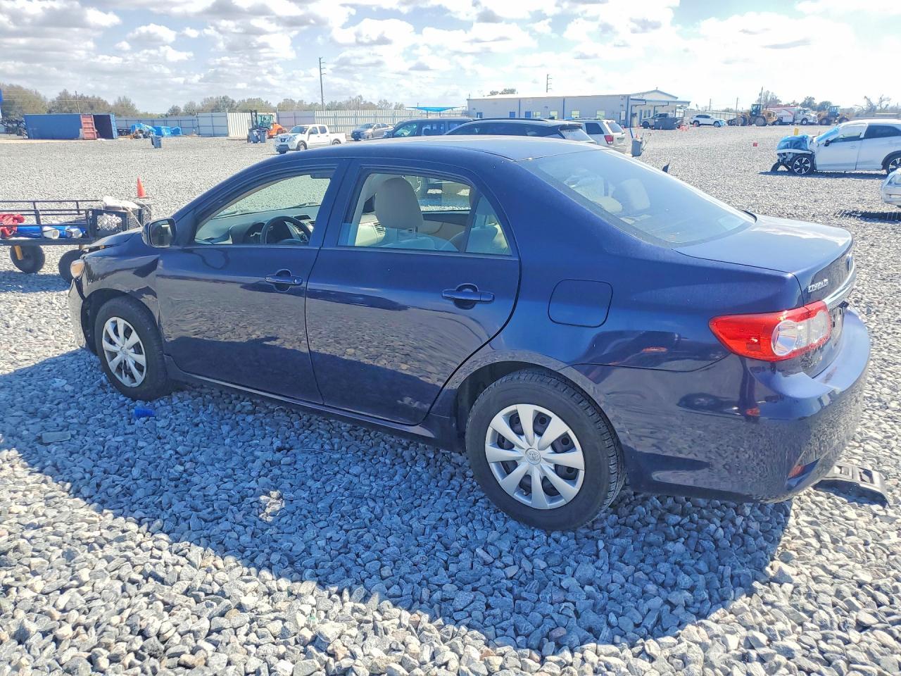 2013 Toyota Corolla Base - Фото 2