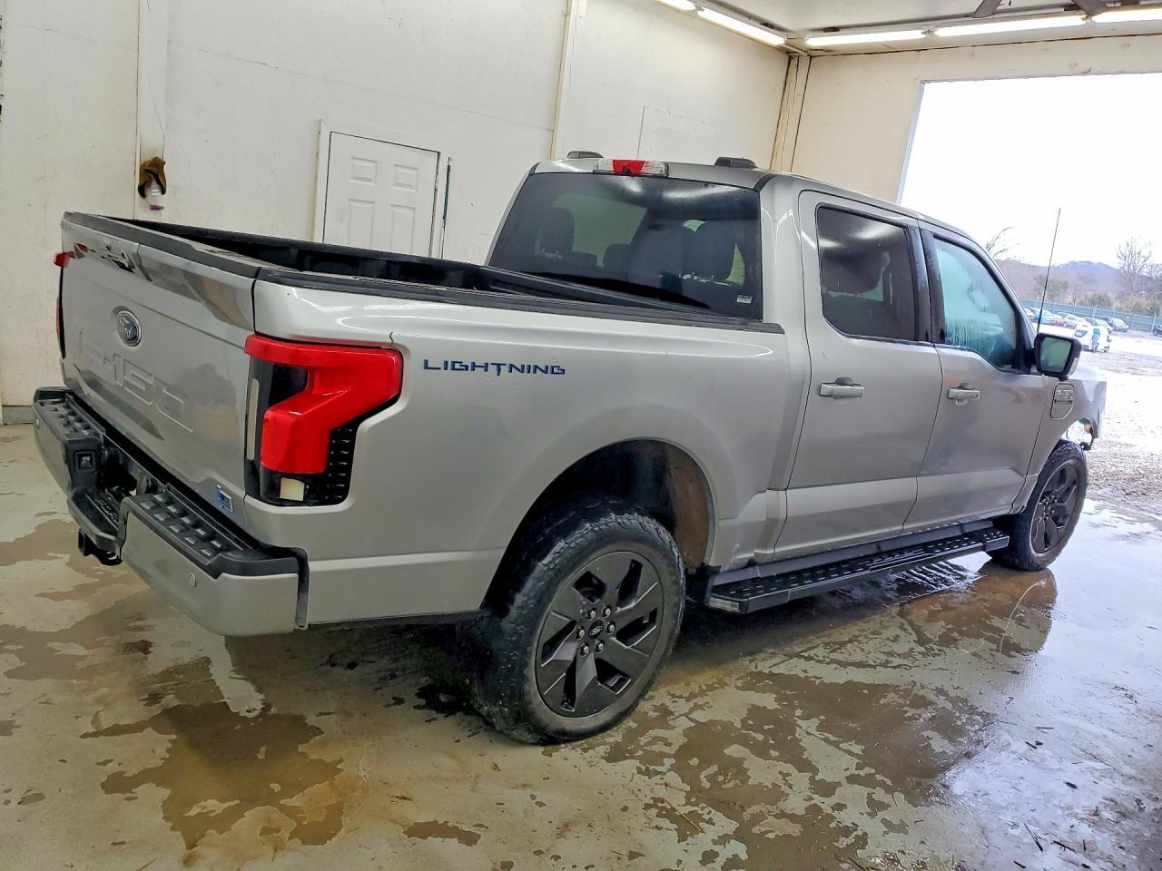 2023 Ford F150 Lightning Pro - Фото 3