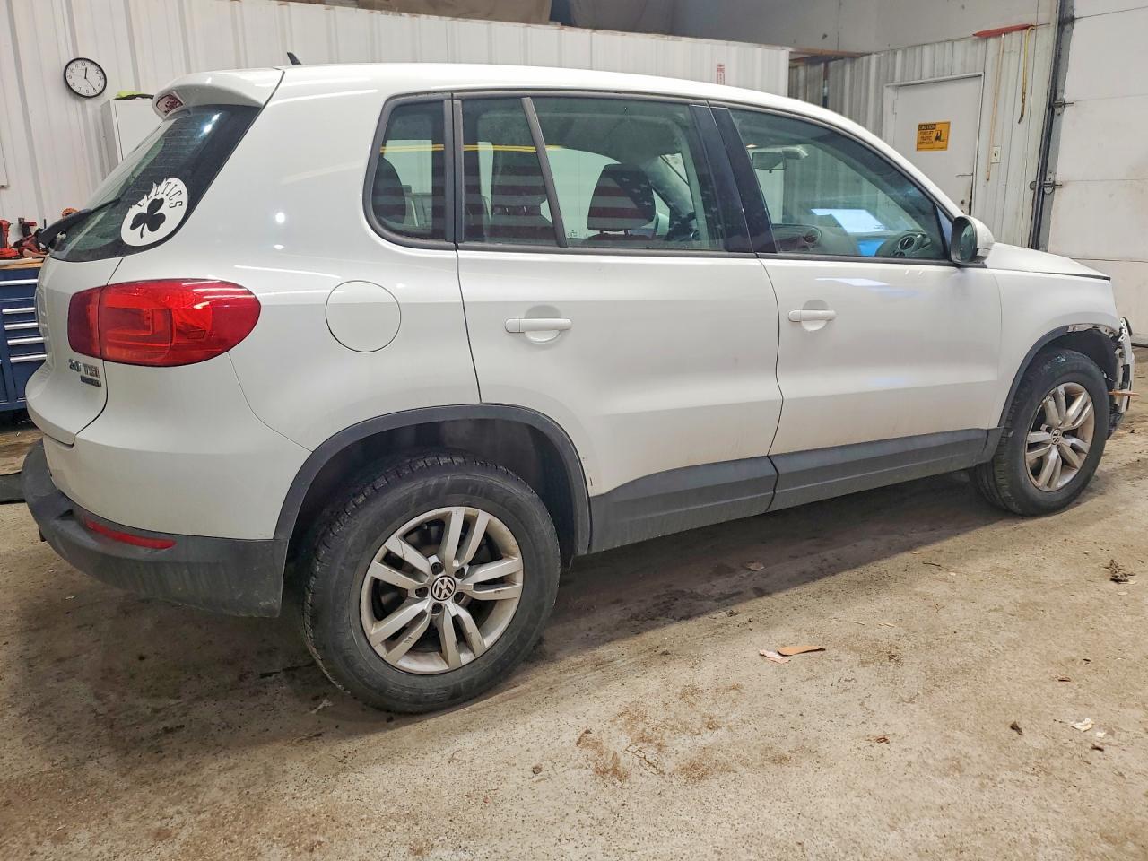 2014 Volkswagen Tiguan S - Фото 3