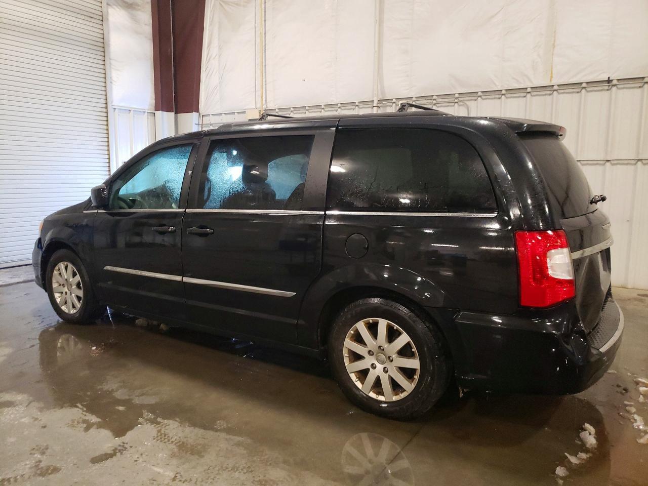 2015 Chrysler Town & Country Touring - Фото 2