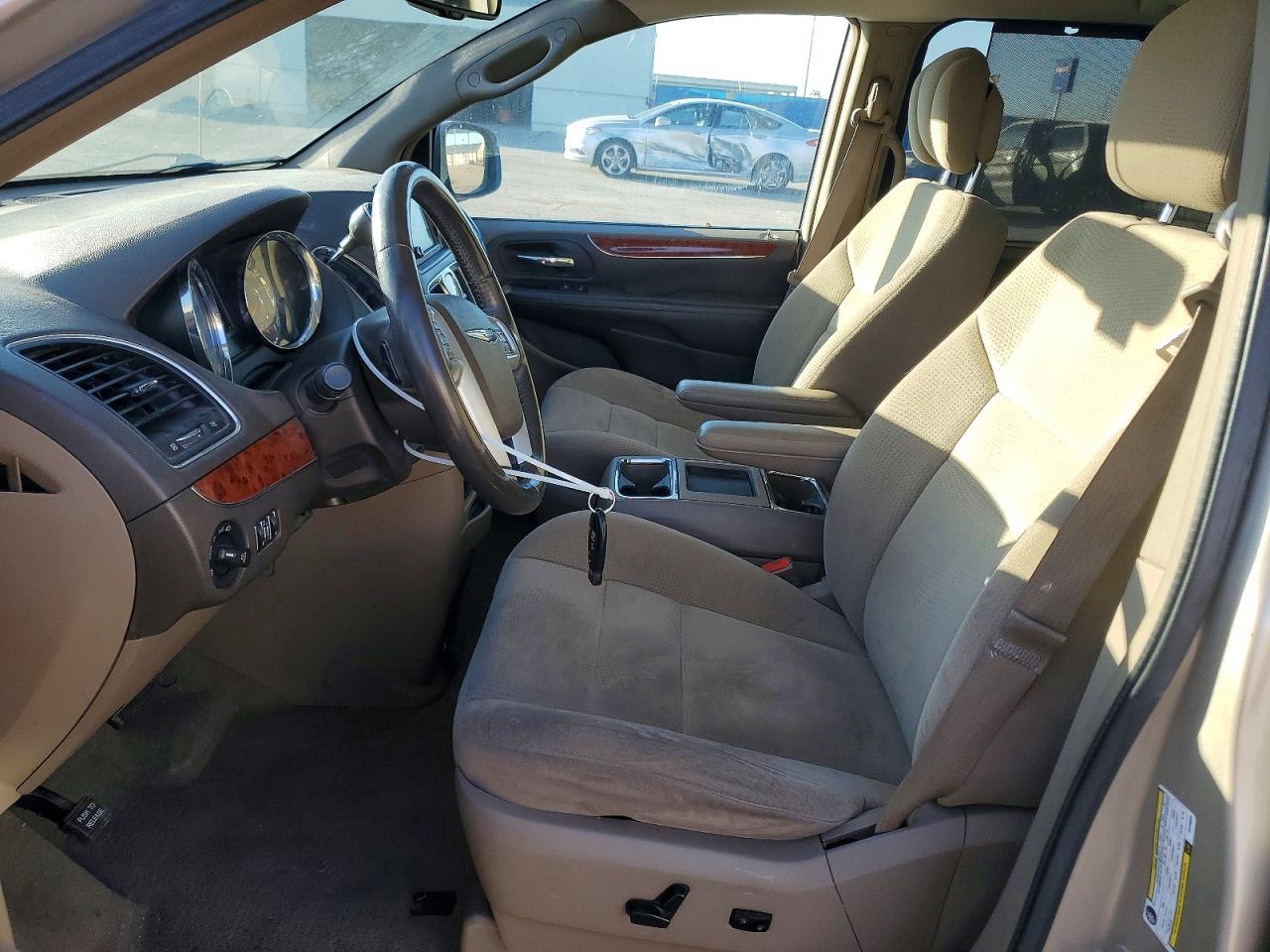 2014 Chrysler Town & Country Touring - Фото 7