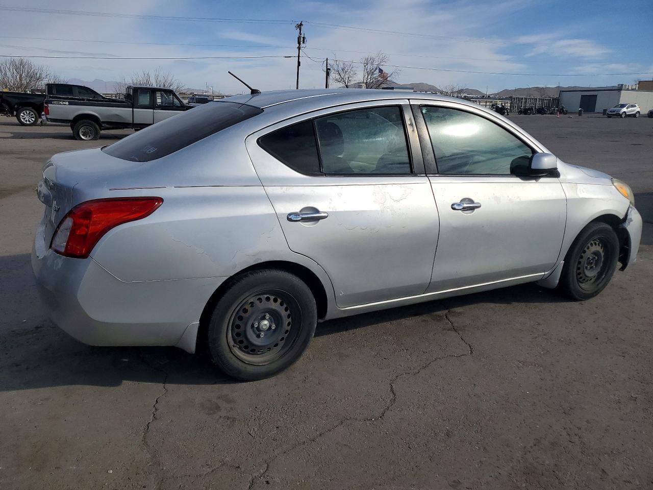 2012 Nissan Versa 1.6 S - Фото 3