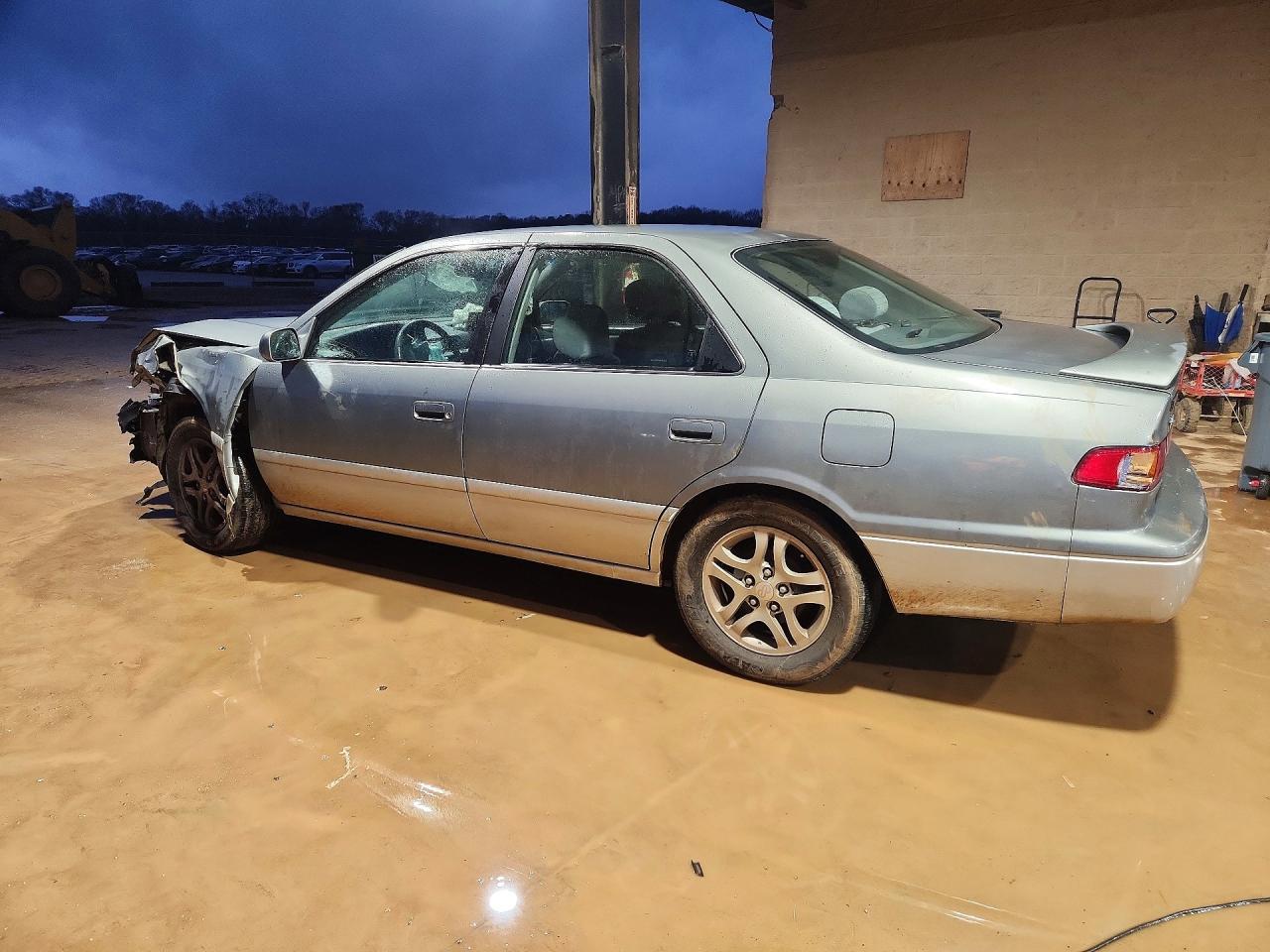 2001 Toyota Camry Le - Image 2