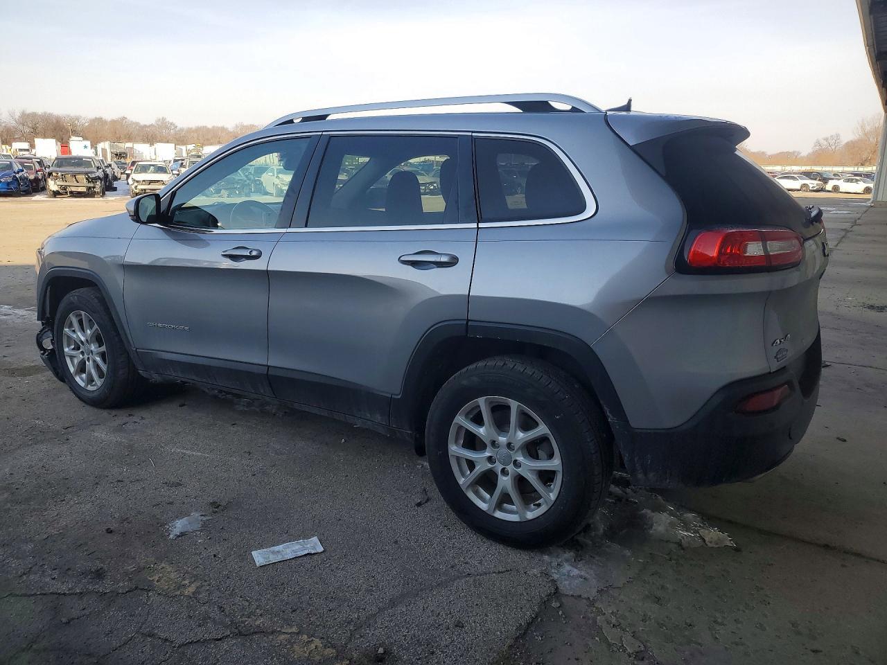 2016 Jeep Cherokee Latitude - Фото 2