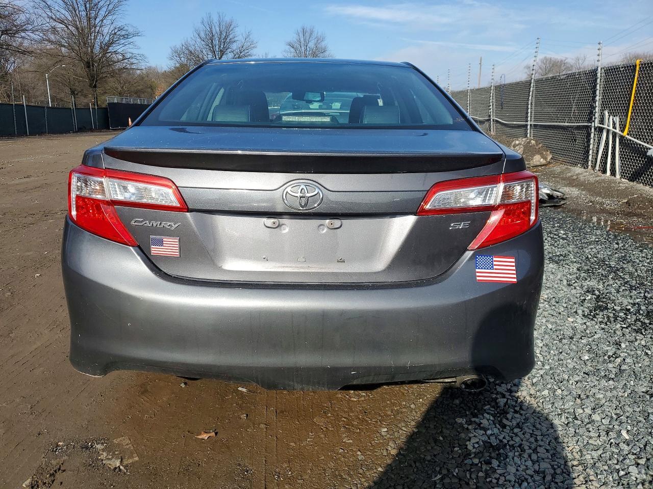 2014 Toyota Camry L - Фото 6