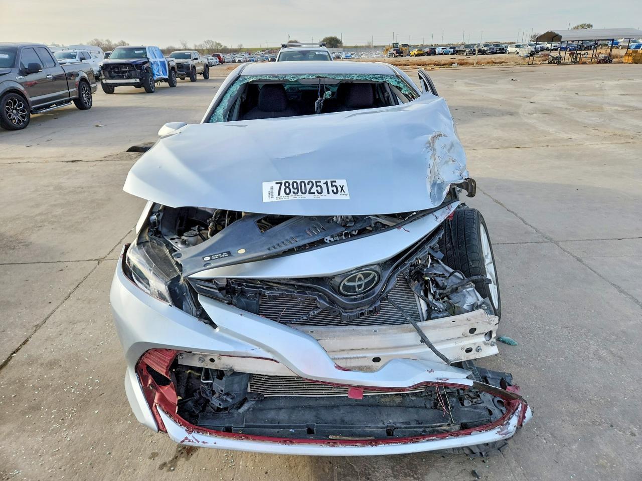 2020 Toyota Camry Le - Фото 5