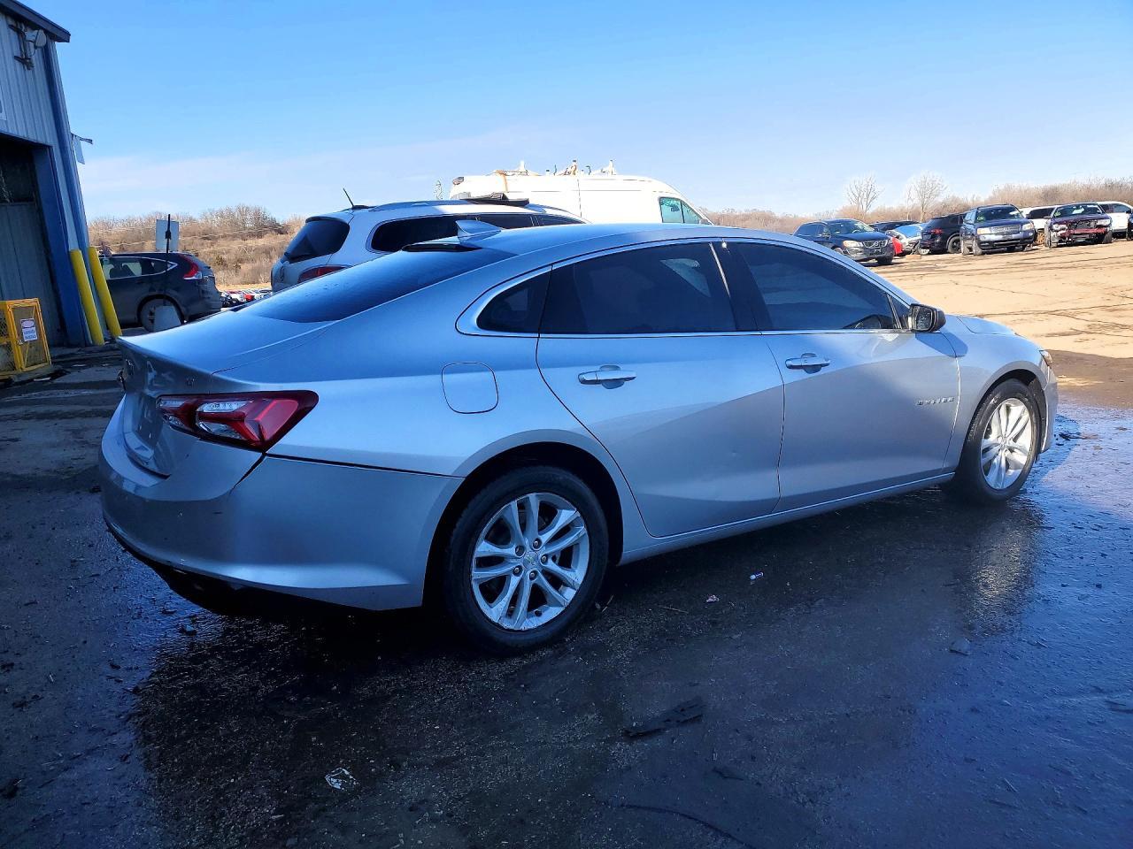 2022 Chevrolet Malibu Lt - Image 3