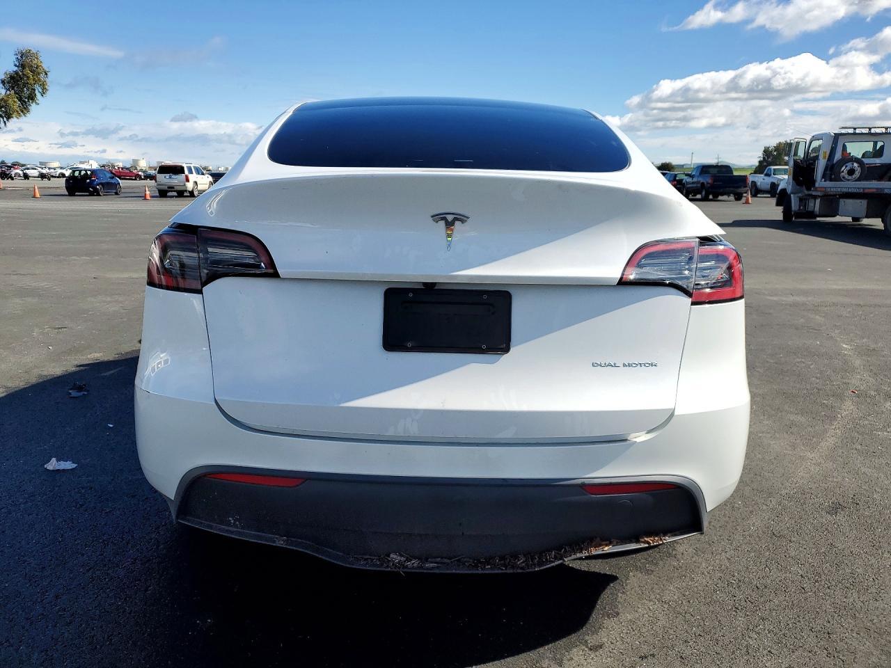2023 Tesla Model Y - Фото 6