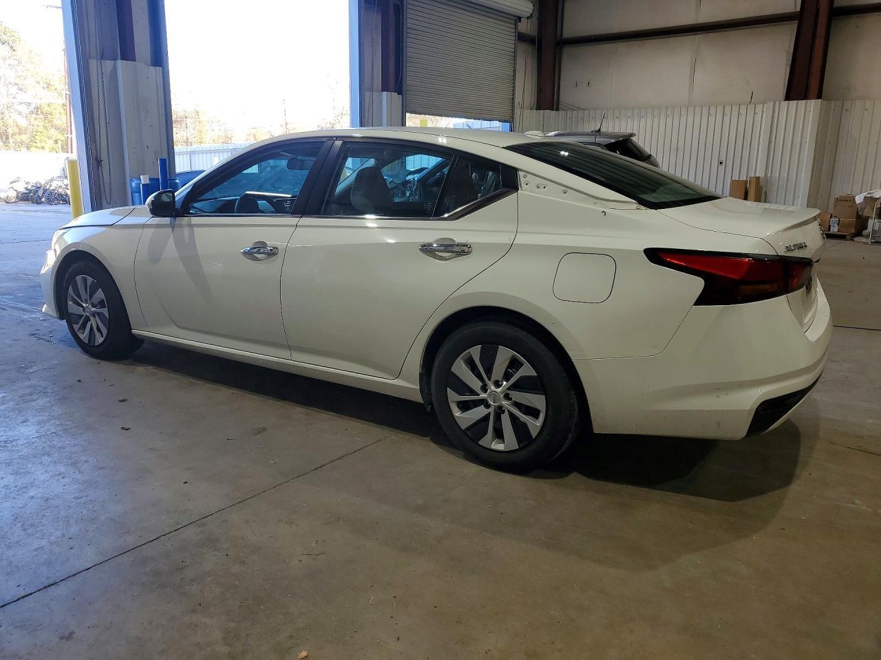 2020 Nissan Altima S - Фото 2