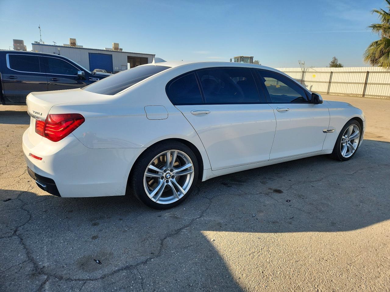 2015 BMW 750 Li - Фото 3