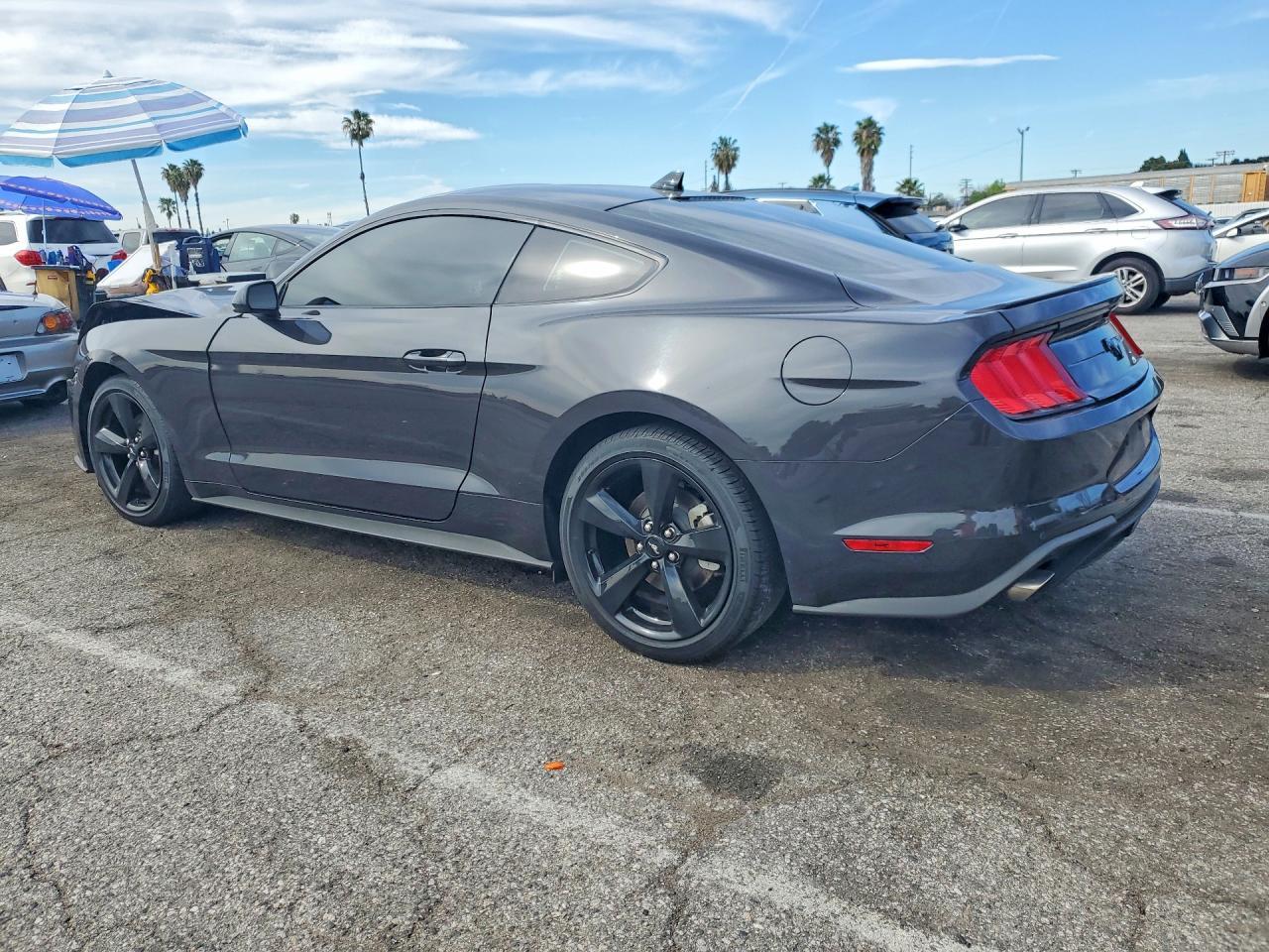 2022 Ford Mustang - Фото 2