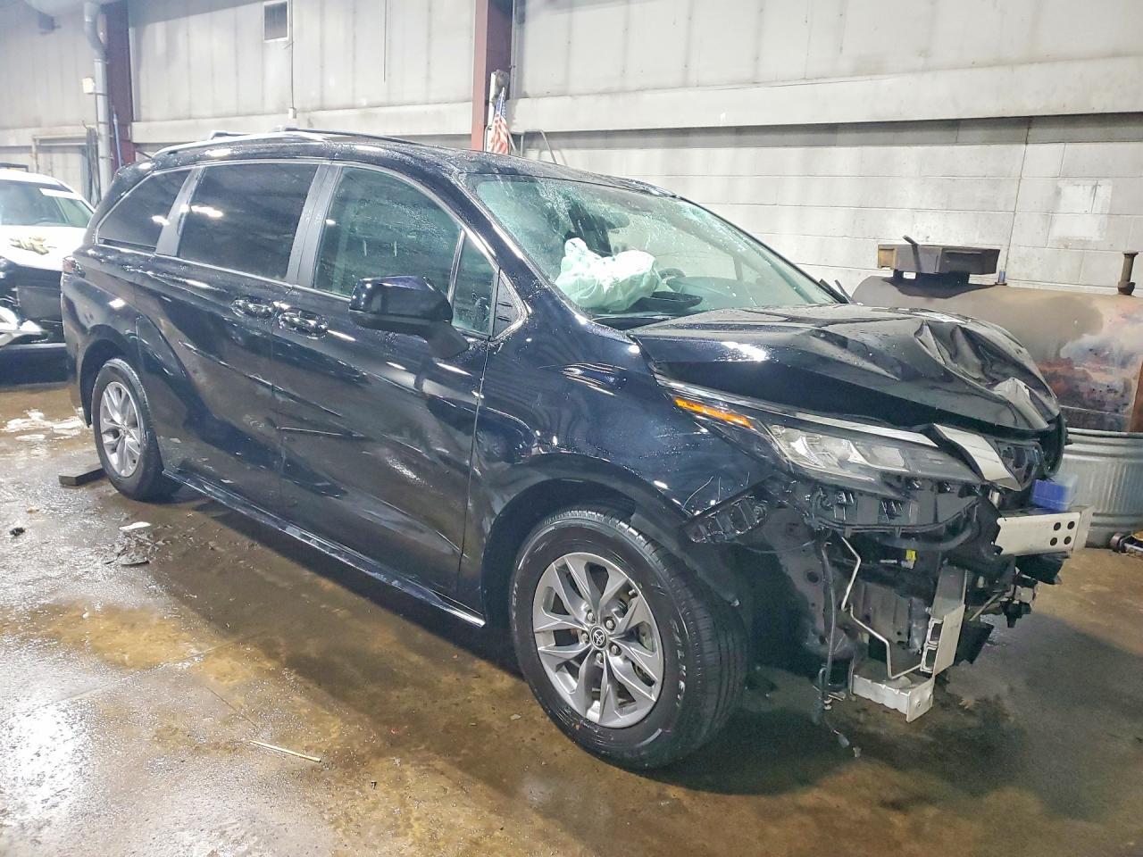 2023 Toyota Sienna Le - Фото 4