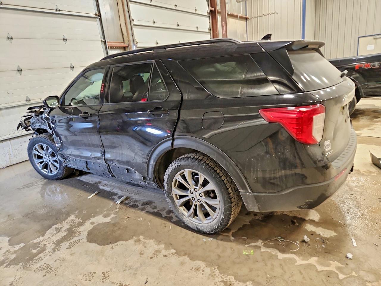 2022 Ford Explorer Xlt - Фото 2