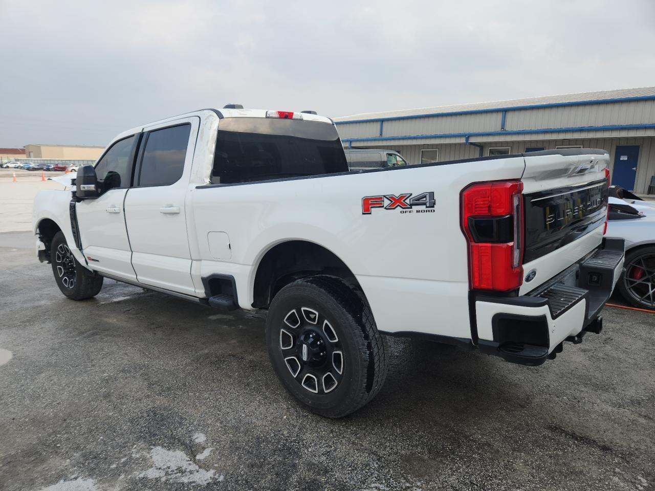 2025 Ford F250 Super Duty - Фото 2