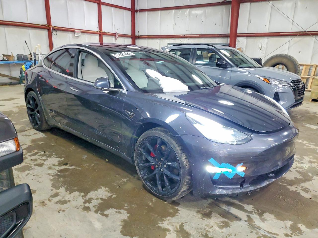 2018 Tesla Model 3 - Фото 4