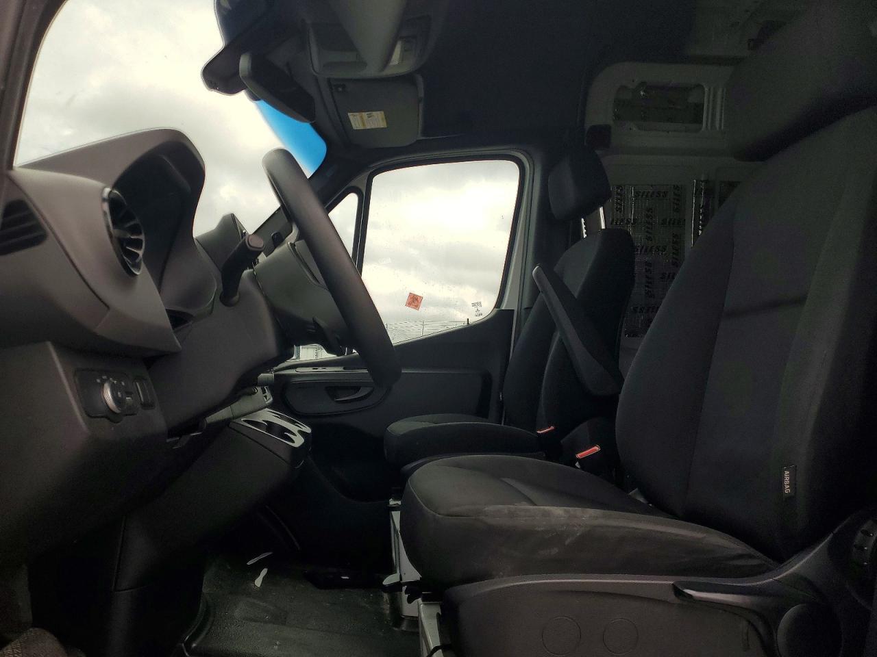 2021 Mercedes-Benz Sprinter 2500 - Фото 7
