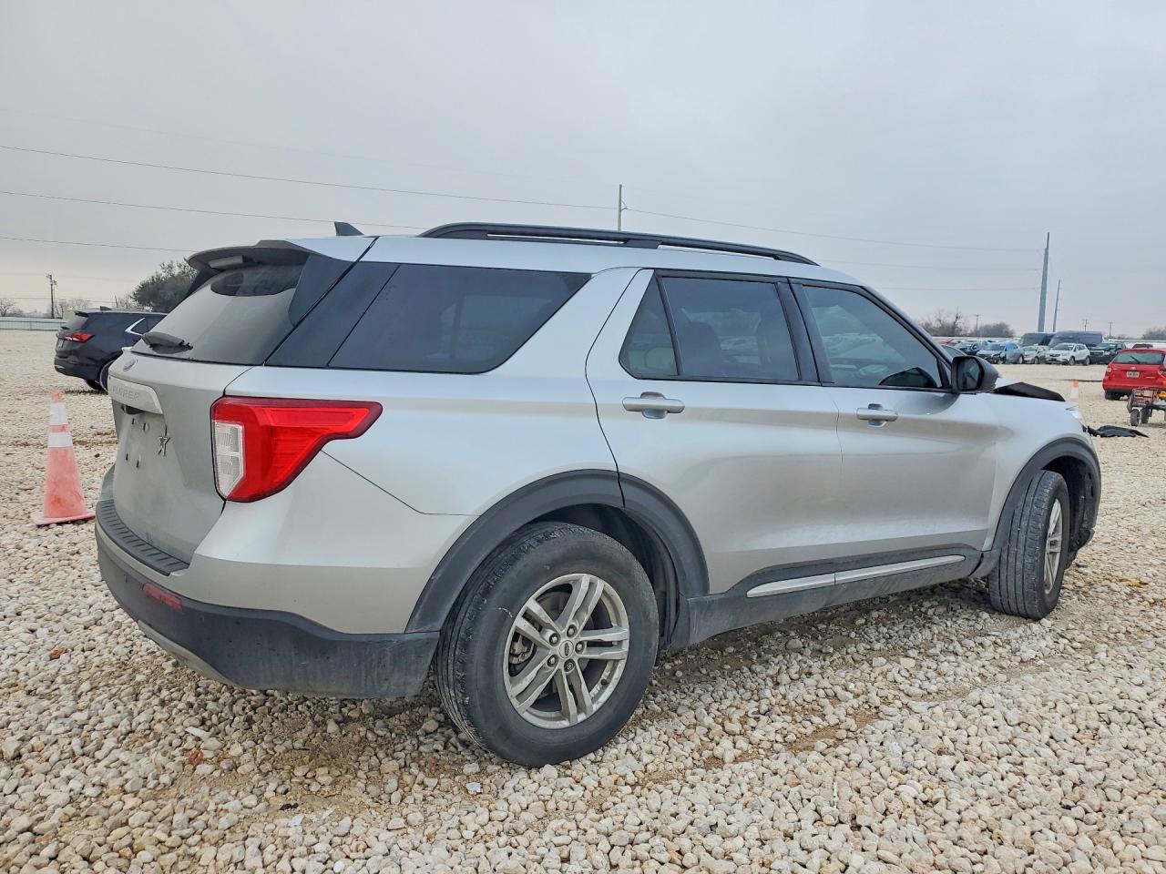 2023 Ford Explorer X - Image 3