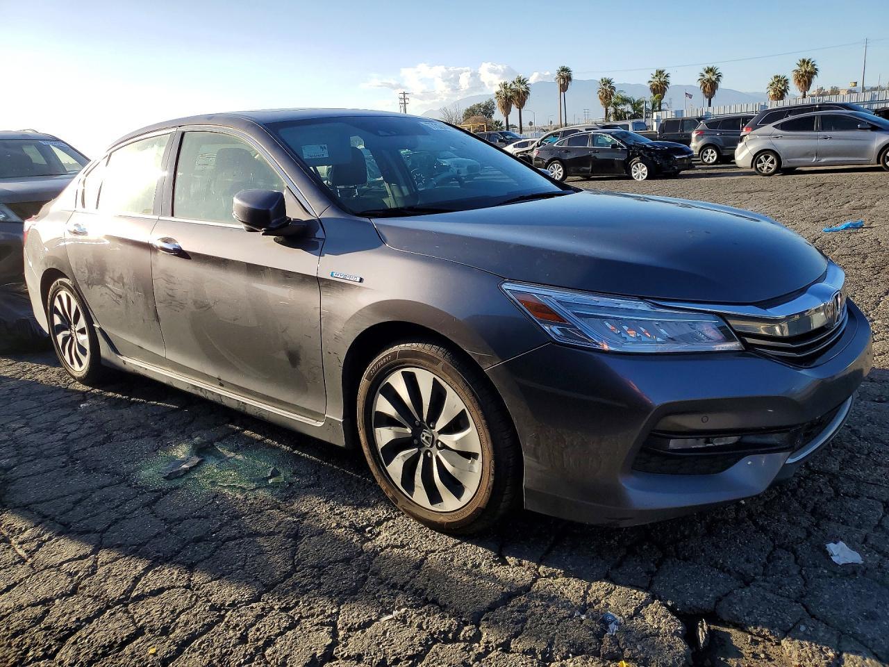 2017 Honda Accord Touring Hybrid - Фото 4