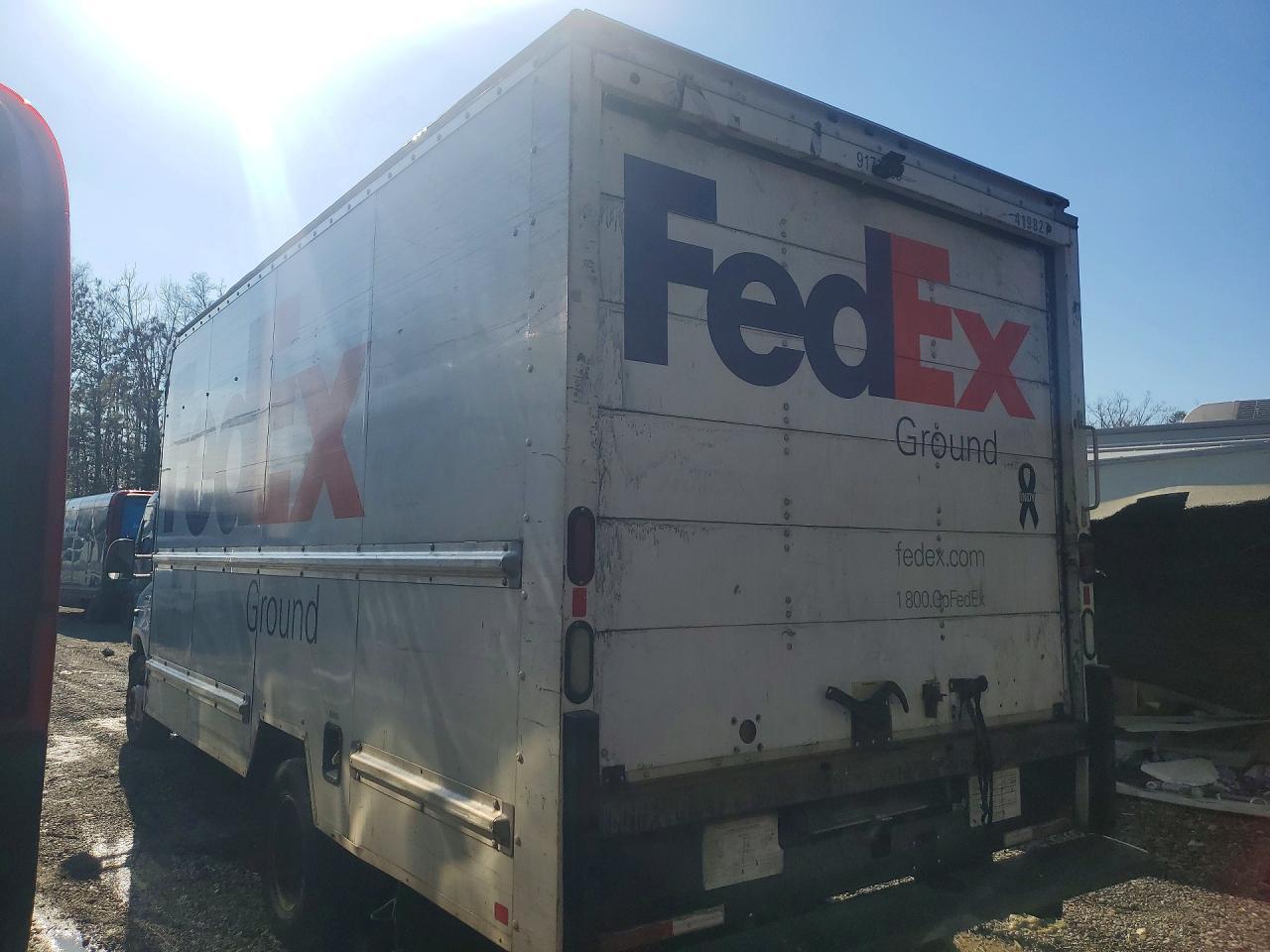 2015 Ford E350 Box Truck - Фото 2